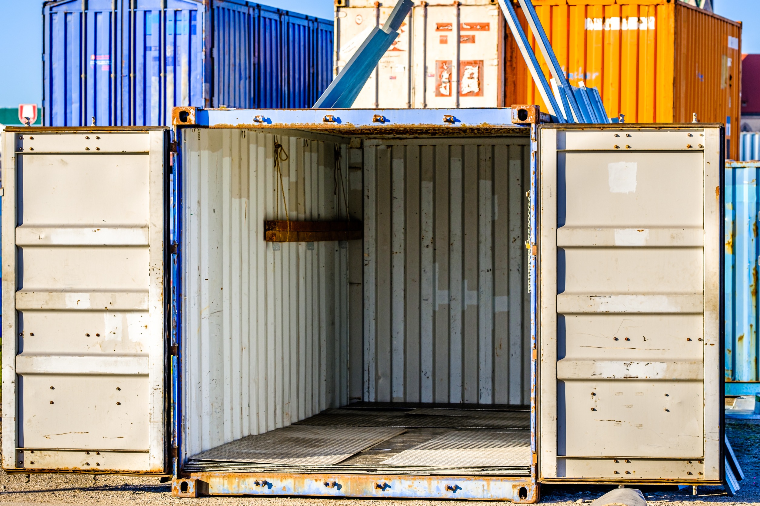 How Storage Containers Can Help When Moving House